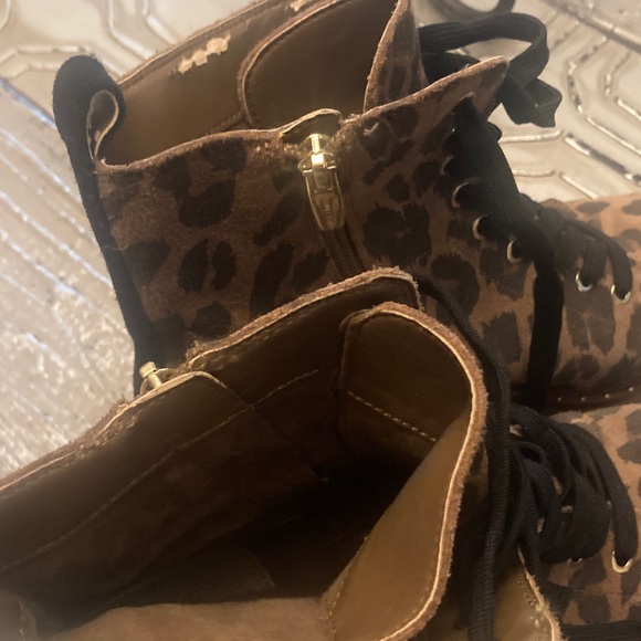Vince Camuto Debsun Lug Sole Brown Leopard Lace Up Boots WOMENS - Picture 16 of 16